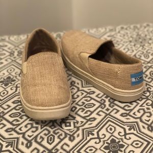 Toms
